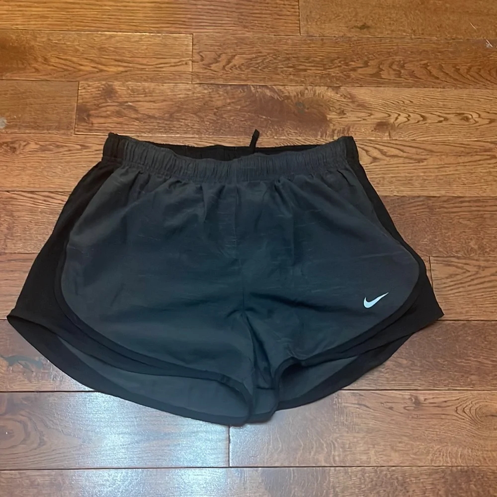 Nike running shorts - Picture 1 of 3